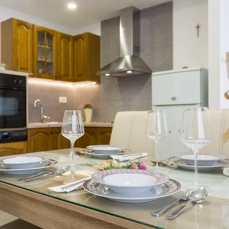 Ino Apartment Podstrana